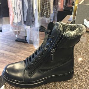 Karl Lagerfeld men’s winter boots size 9